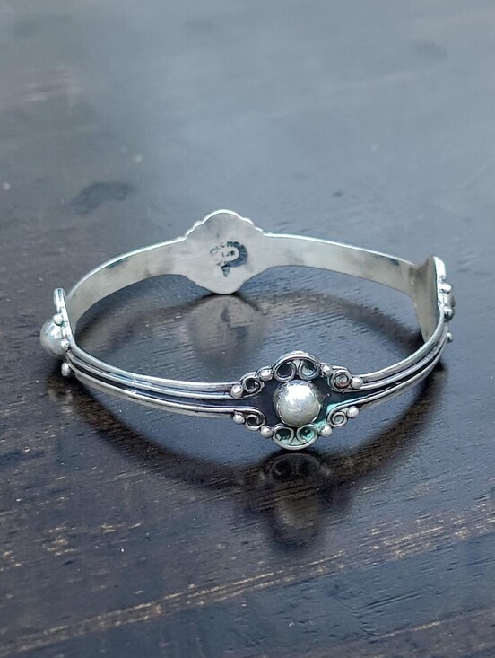 Taxco Jewelry - Vintage Sterling Taxco Bangle Bracelet